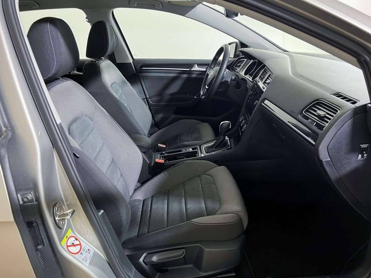 Volkswagen Golf 1.5 TGI DSG