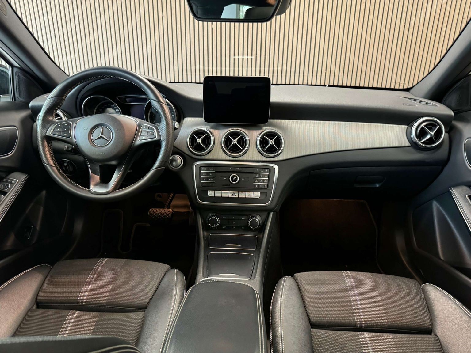 Mercedes-Benz GLA 180