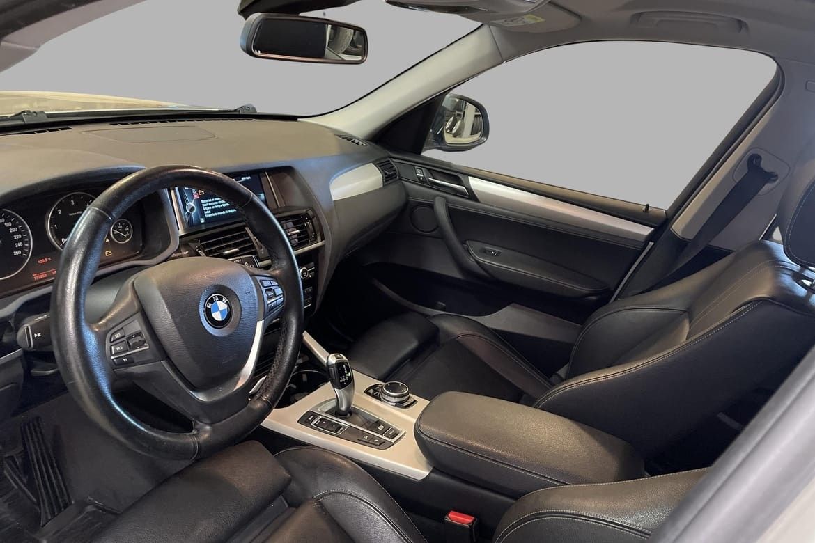 BMW X3 Caméra arrière, régulateur de vitesse, Sièges en cuir avec mémoire,cook