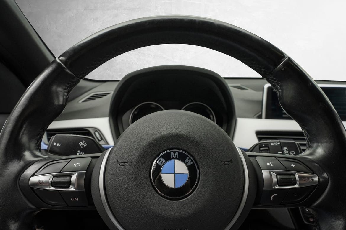 BMW X1 xDrive20d M-sports/HUD/NaviPlus/H.attach/HiFi