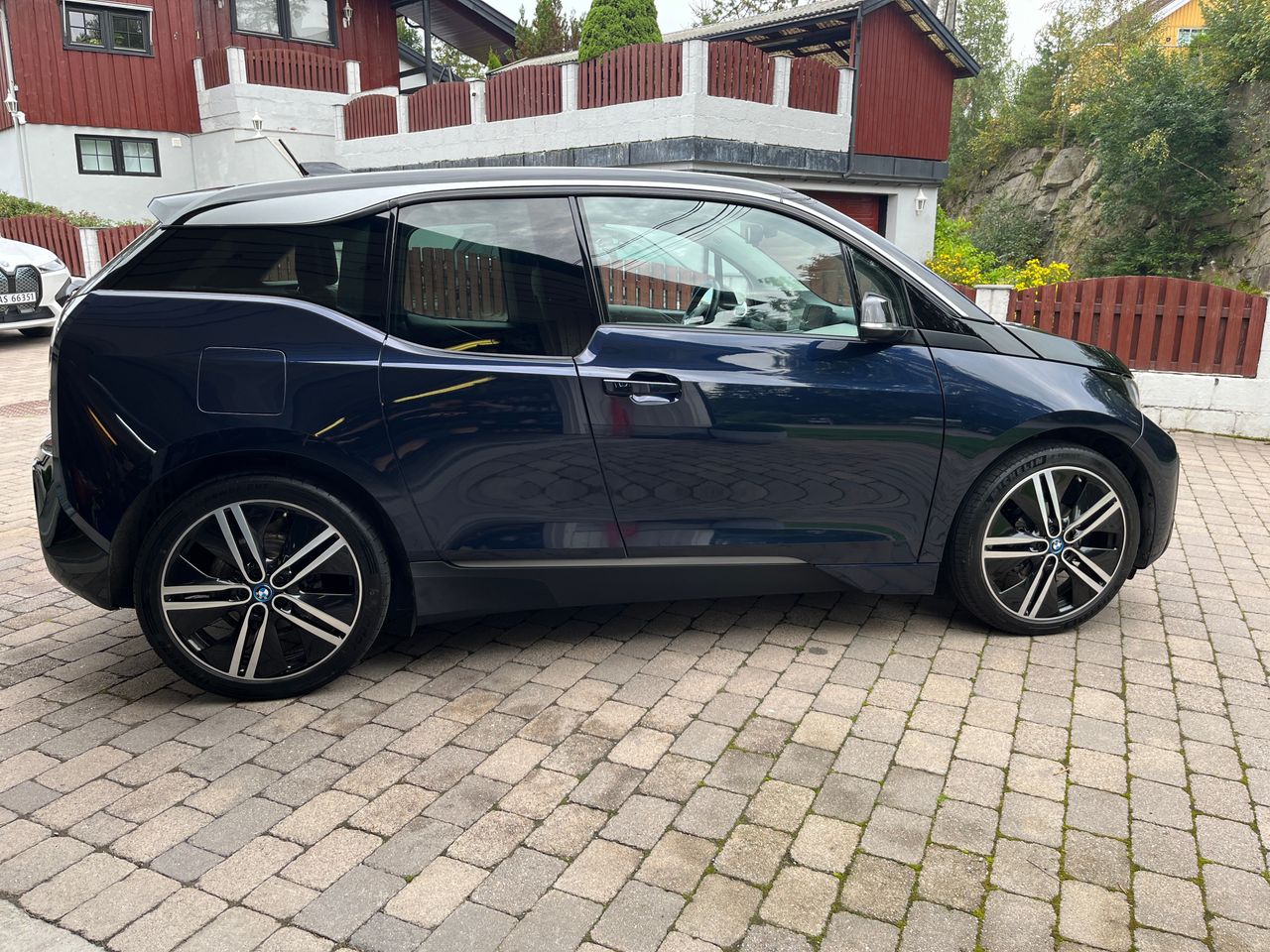 BMW i3 -120Ah Charged plus Adaptive cruise BSI service