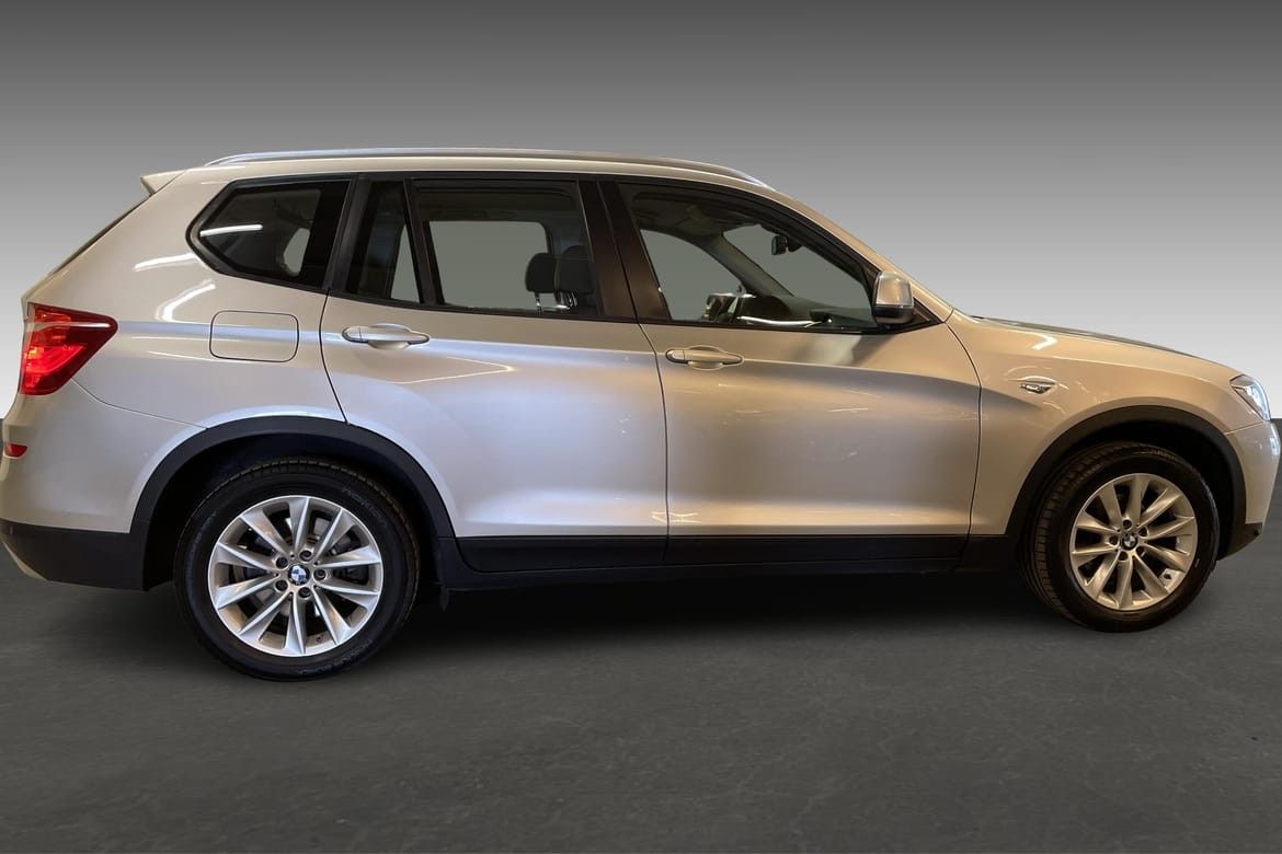 BMW X3 Caméra arrière, régulateur de vitesse, Sièges en cuir avec mémoire,cook