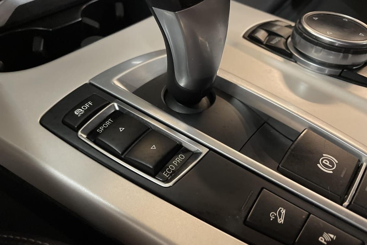 BMW X3 Caméra arrière, régulateur de vitesse, Sièges en cuir avec mémoire,cook