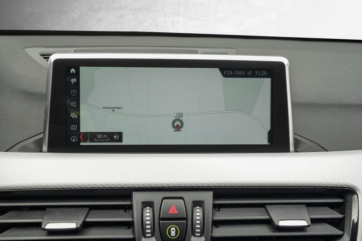 BMW X1 xDrive20d M-sports/HUD/NaviPlus/H.attach/HiFi