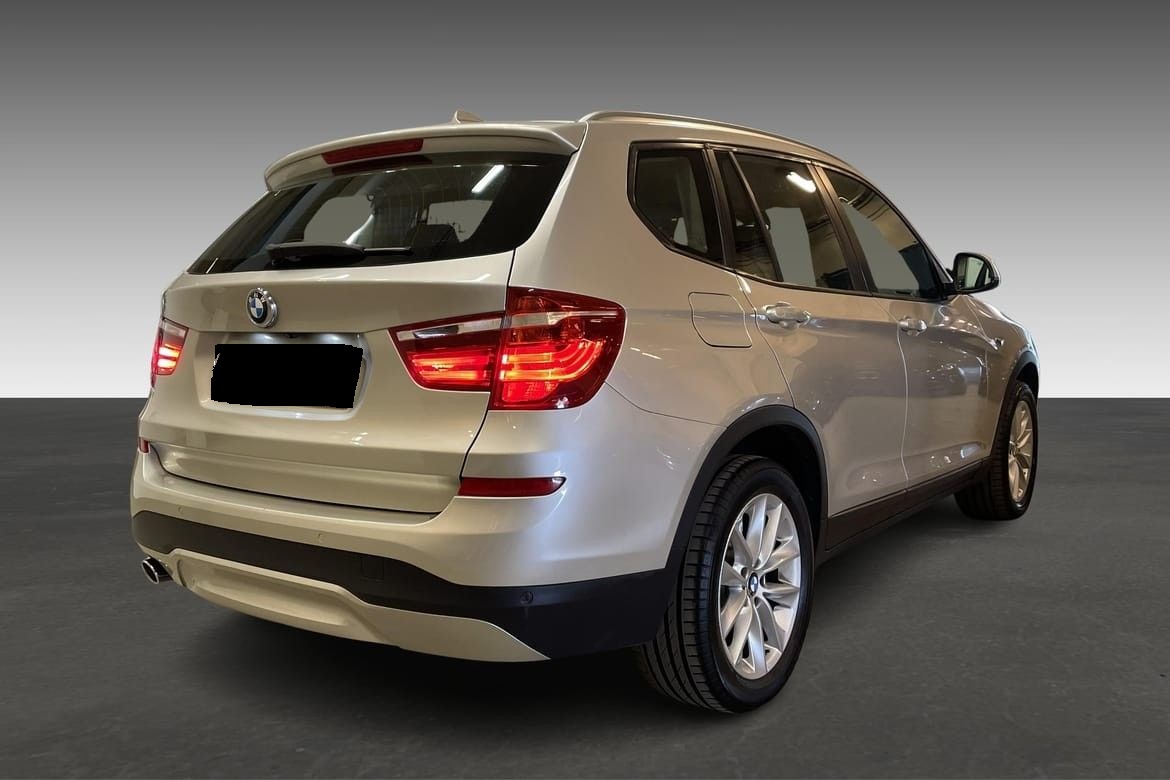 BMW X3 Caméra arrière, régulateur de vitesse, Sièges en cuir avec mémoire,cook