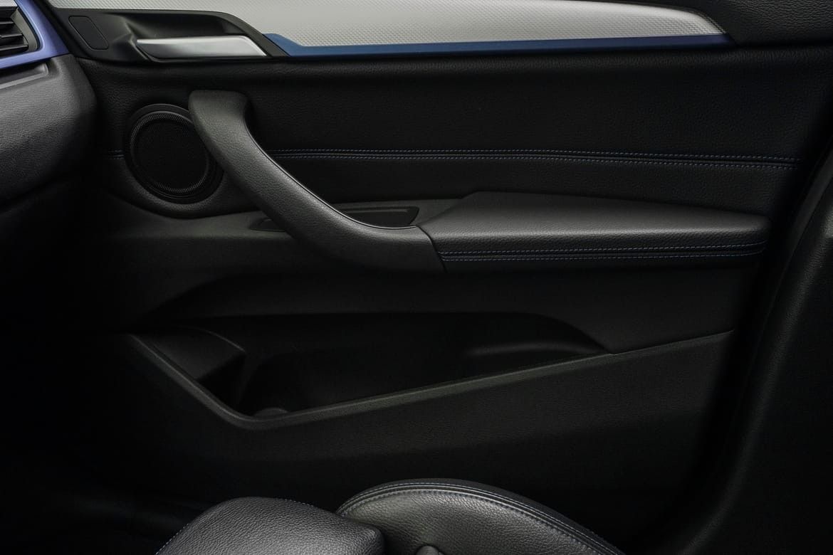 BMW X1 xDrive20d M-sports/HUD/NaviPlus/H.attach/HiFi