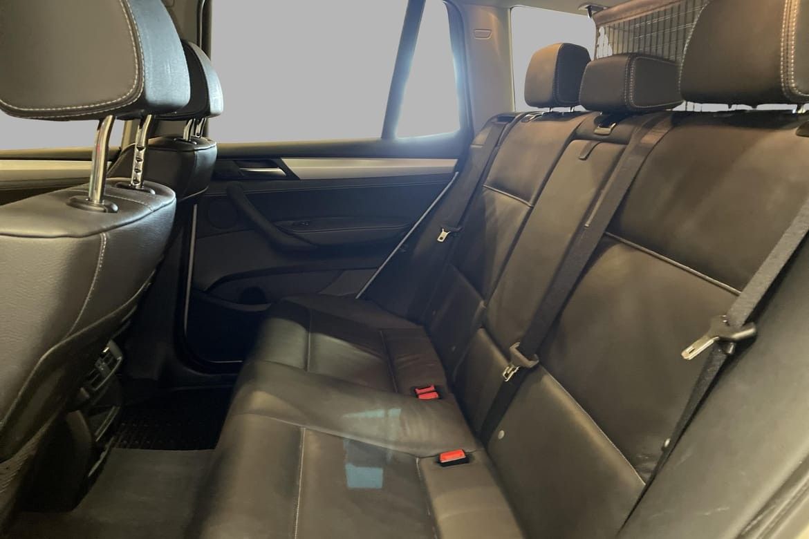 BMW X3 Caméra arrière, régulateur de vitesse, Sièges en cuir avec mémoire,cook