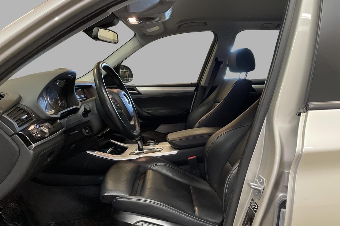 BMW X3 Caméra arrière, régulateur de vitesse, Sièges en cuir avec mémoire,cook