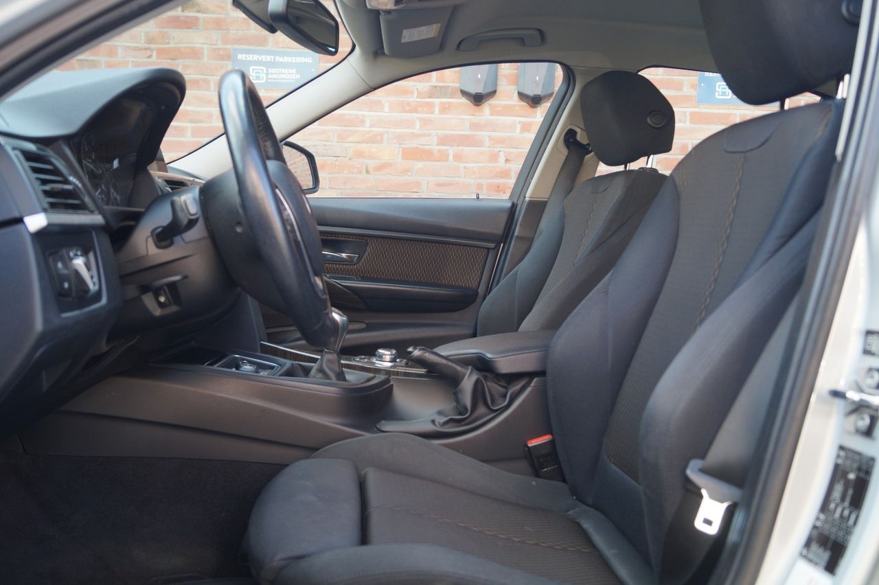 BMW Série 3- 316D (2.0l-116hp)/Ligne de Luxe/CC/Navi/Keyless/PDC ++