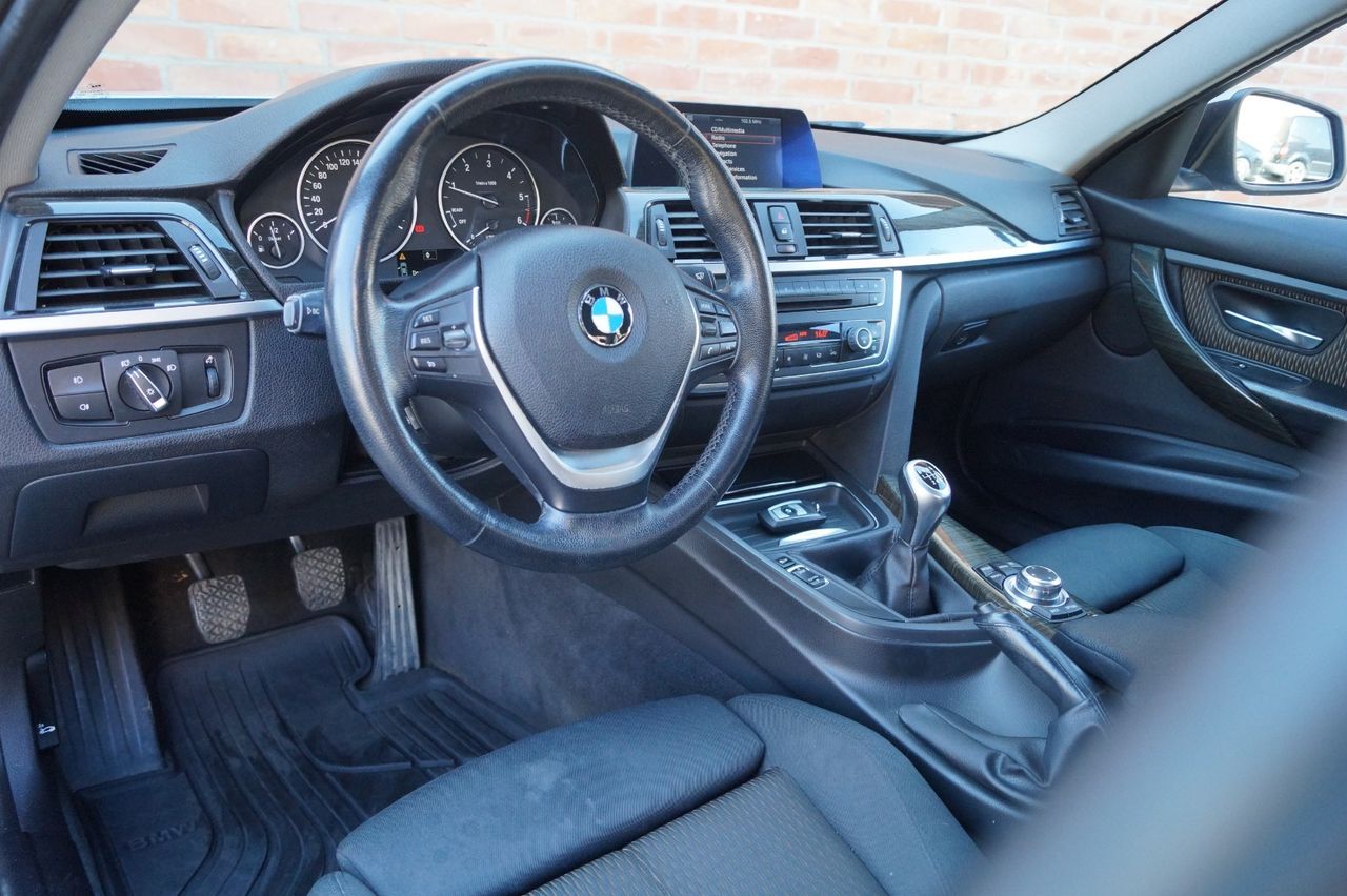 BMW Série 3- 316D (2.0l-116hp)/Ligne de Luxe/CC/Navi/Keyless/PDC ++