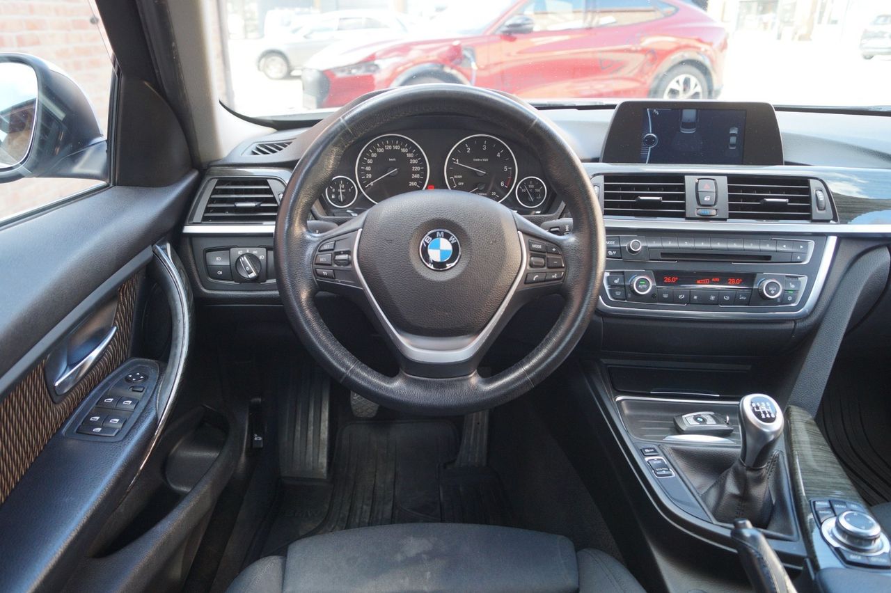 BMW Série 3- 316D (2.0l-116hp)/Ligne de Luxe/CC/Navi/Keyless/PDC ++