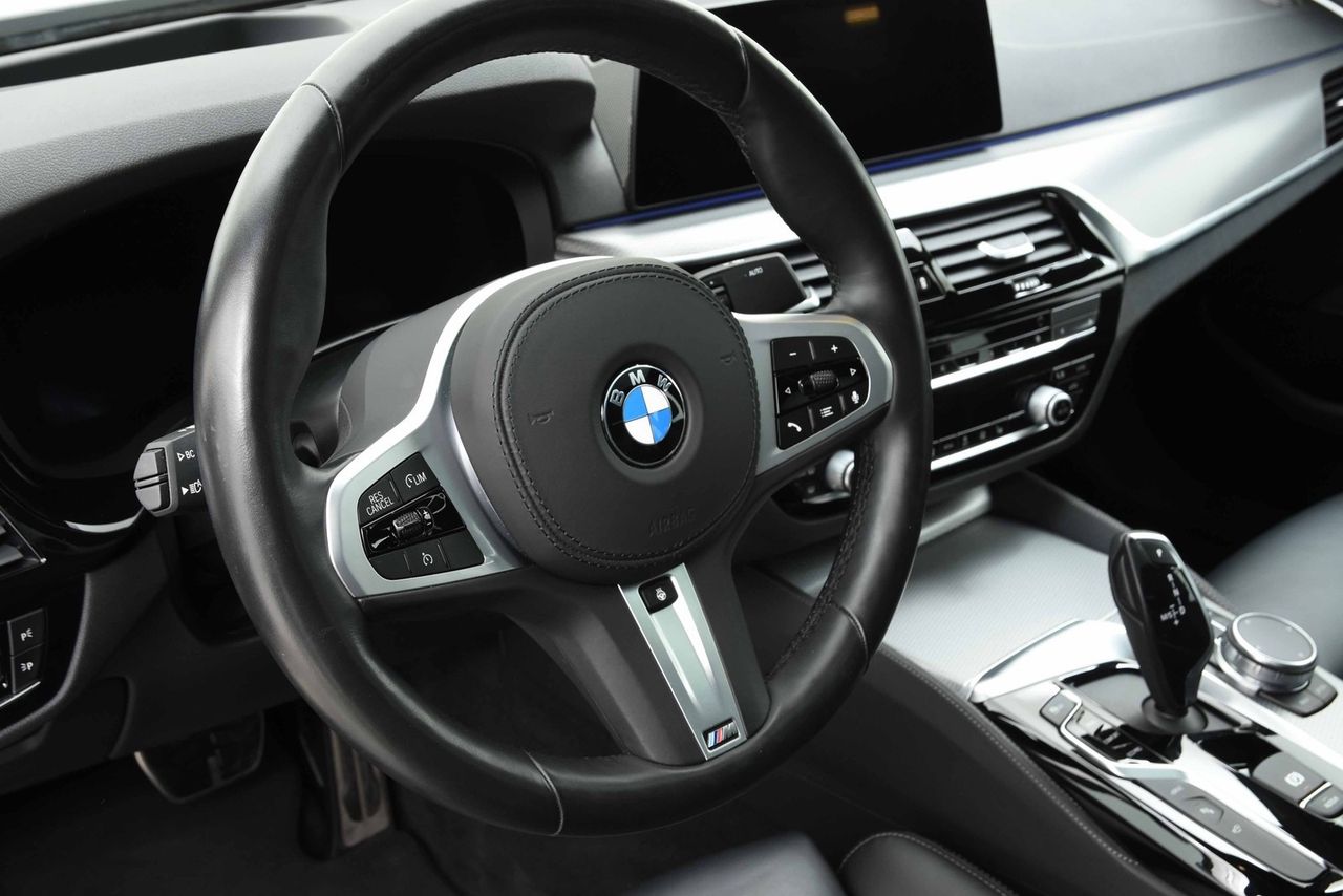 BMW Série 5 -530e xDrive iPerformance/M-sports/HarmanKardon/Pano