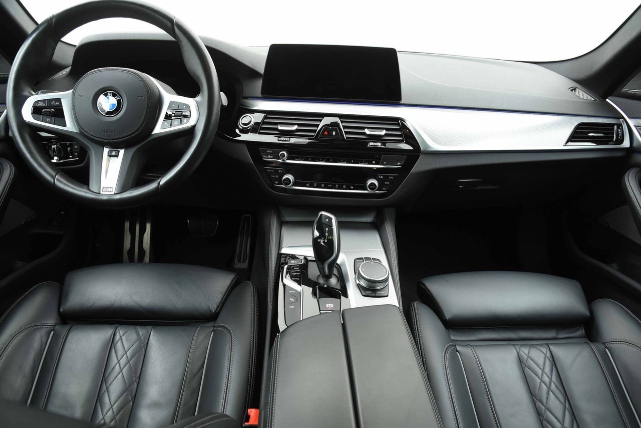 BMW Série 5 -530e xDrive iPerformance/M-sports/HarmanKardon/Pano