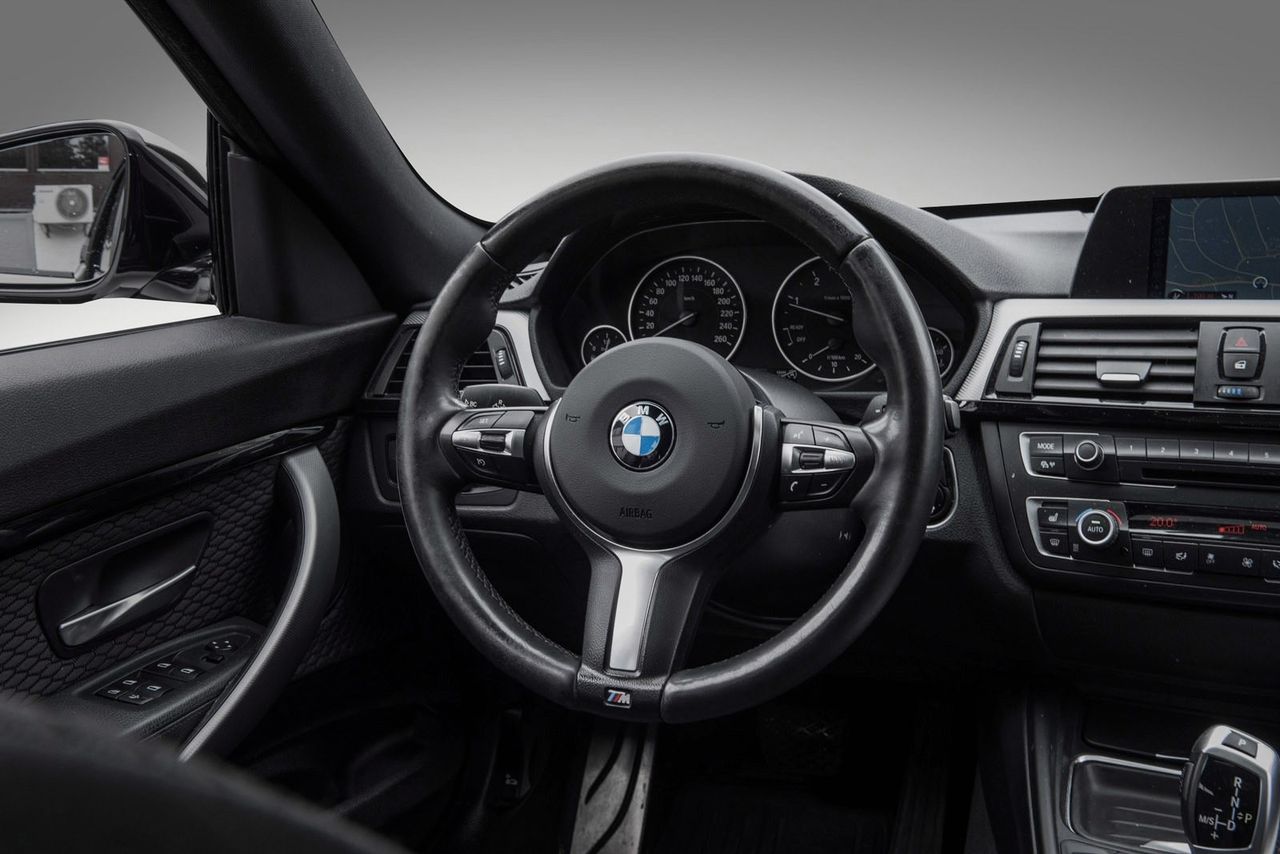 BMW Série 3 GT -318D Aut M – Sport Shadowline Navi Pano Cruise DAB