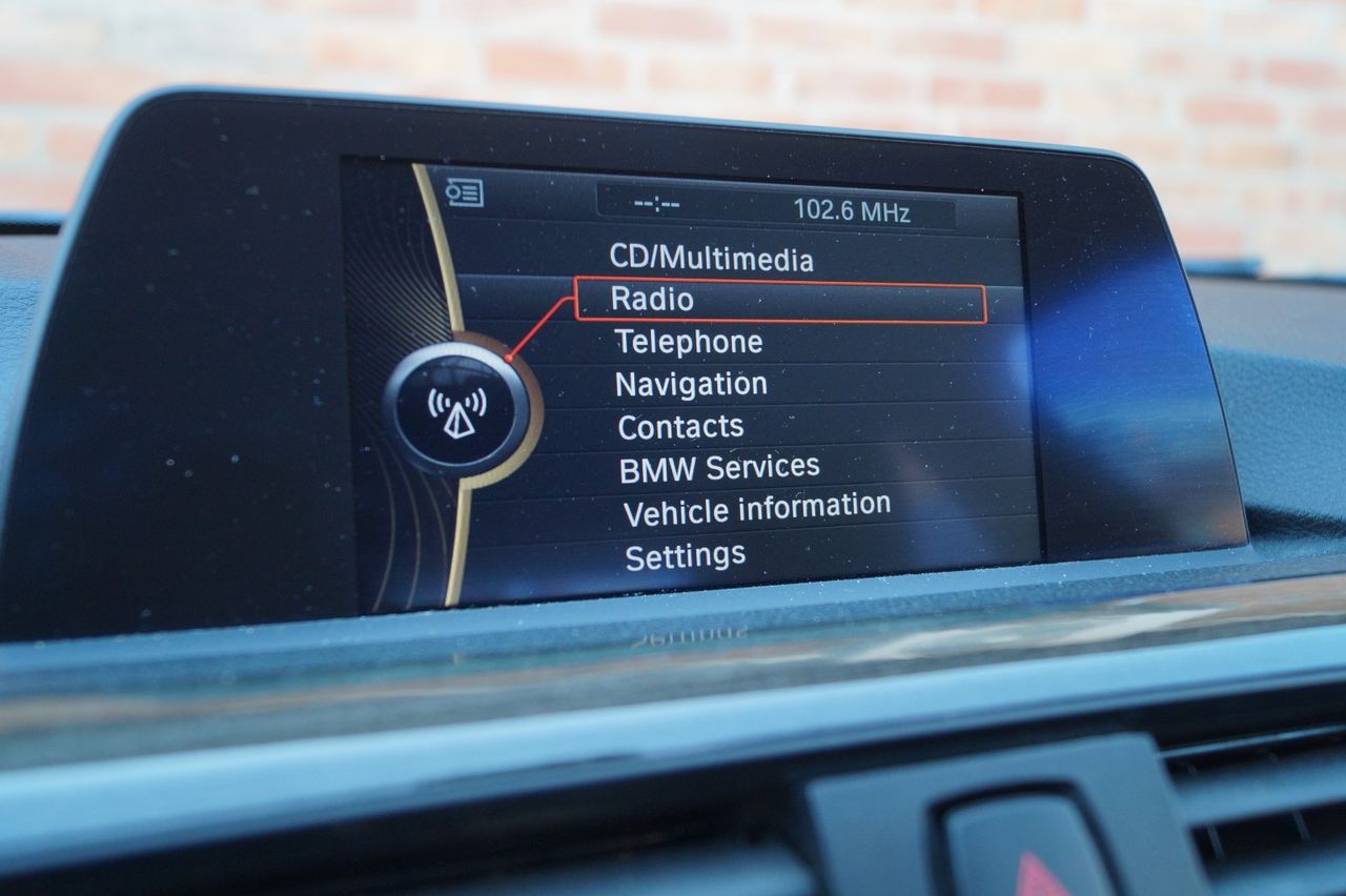 BMW Série 3- 316D (2.0l-116hp)/Ligne de Luxe/CC/Navi/Keyless/PDC ++