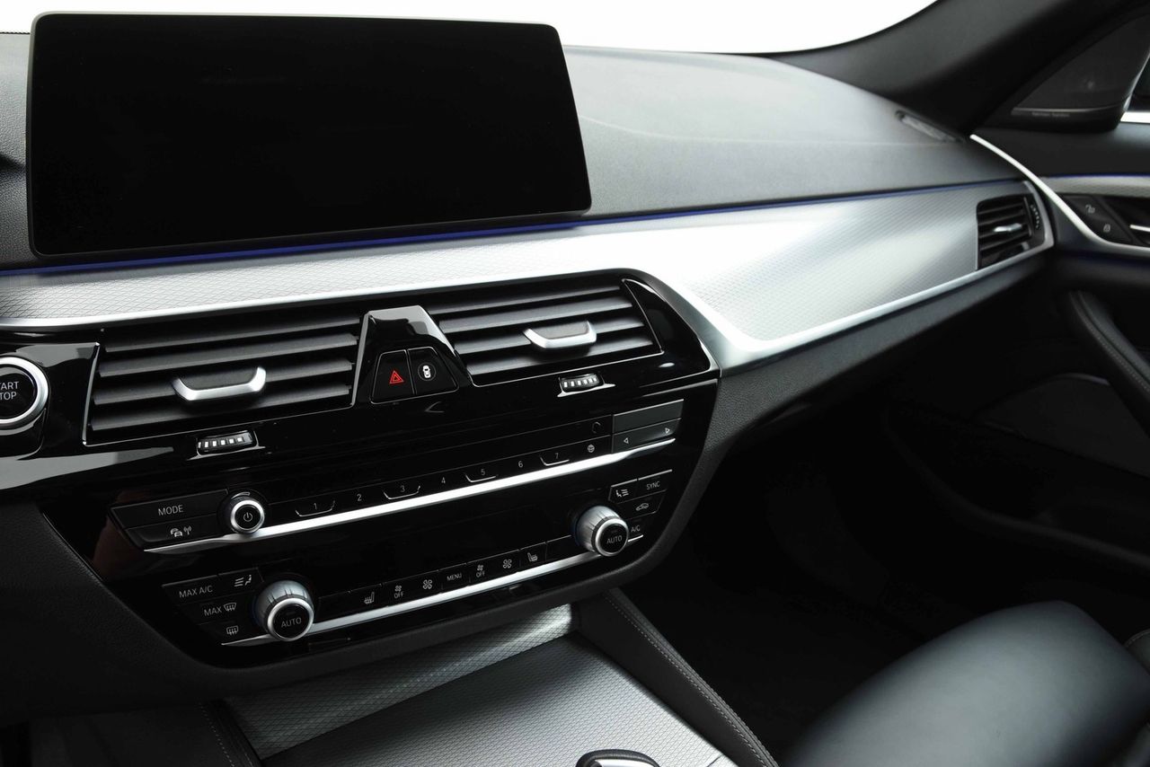 BMW Série 5 -530e xDrive iPerformance/M-sports/HarmanKardon/Pano