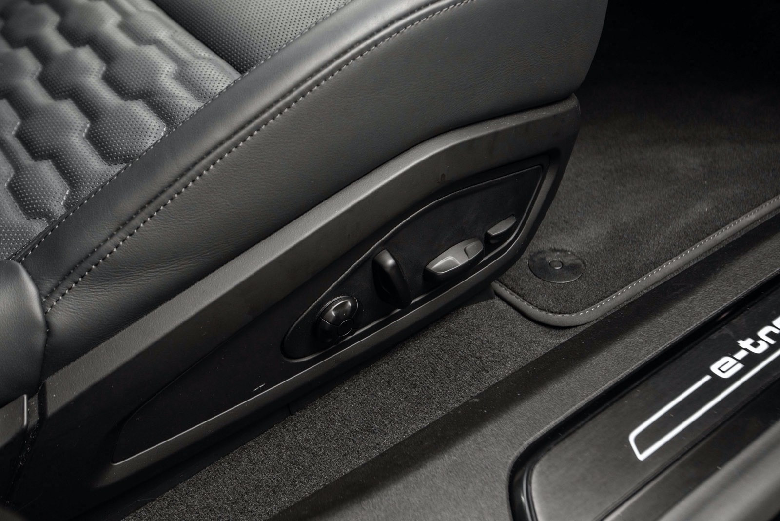 Audi e-tron GT PRO MASSAGE LASER B&O PANO 4 ROUES DIRECTIONS SPORTSOUND