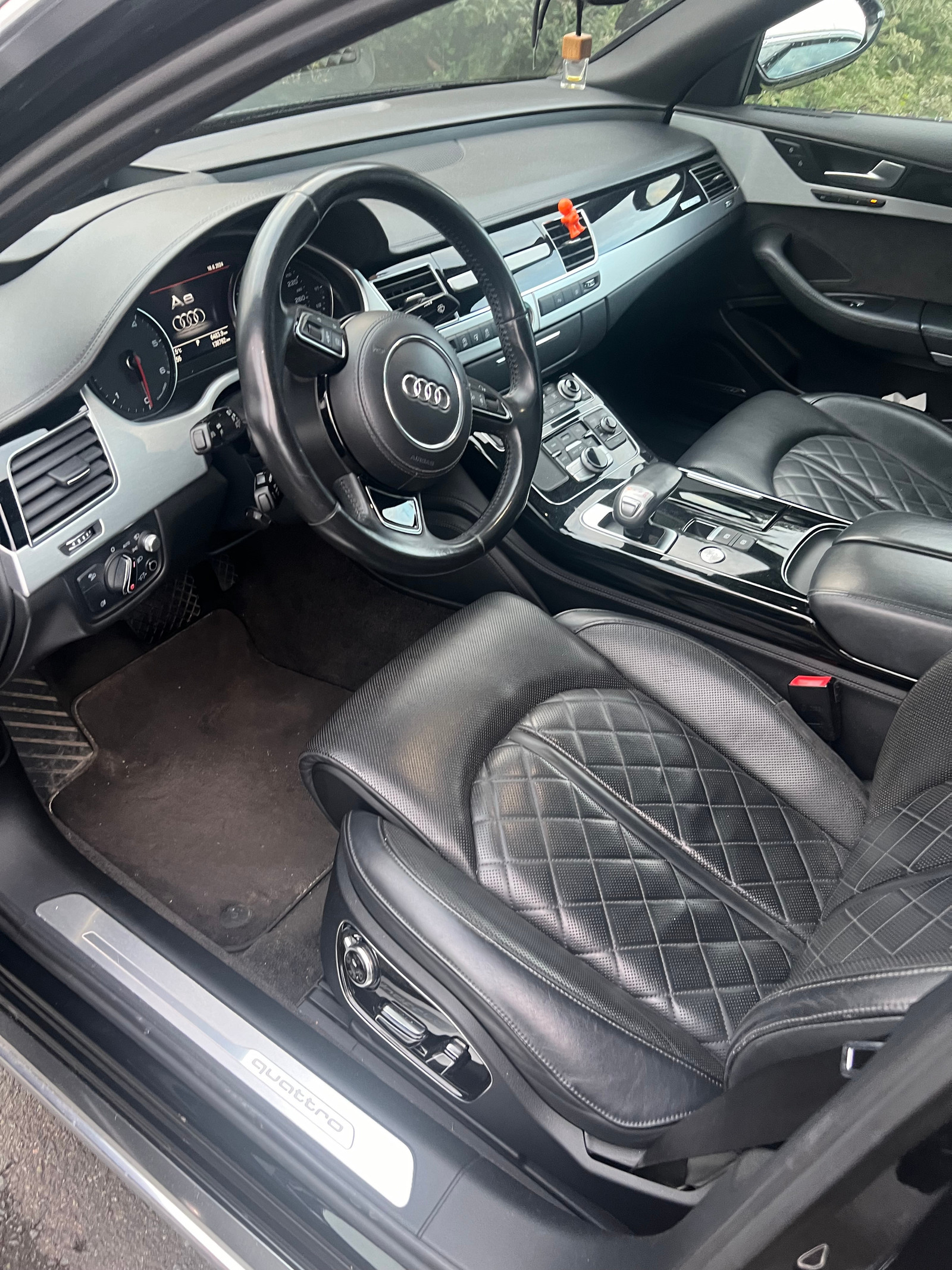 Audi A8 3.0 TDI V6 Quattro/ 262 ch