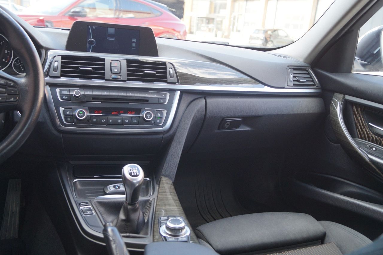 BMW Série 3- 316D (2.0l-116hp)/Ligne de Luxe/CC/Navi/Keyless/PDC ++