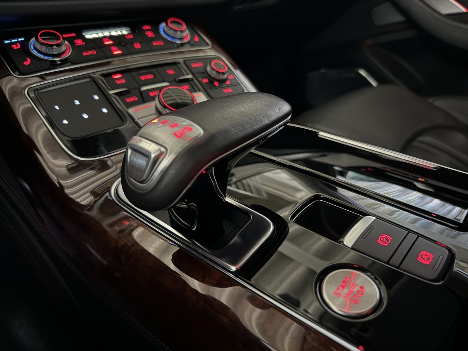 Audi A8 3.0 TDi L, Q,