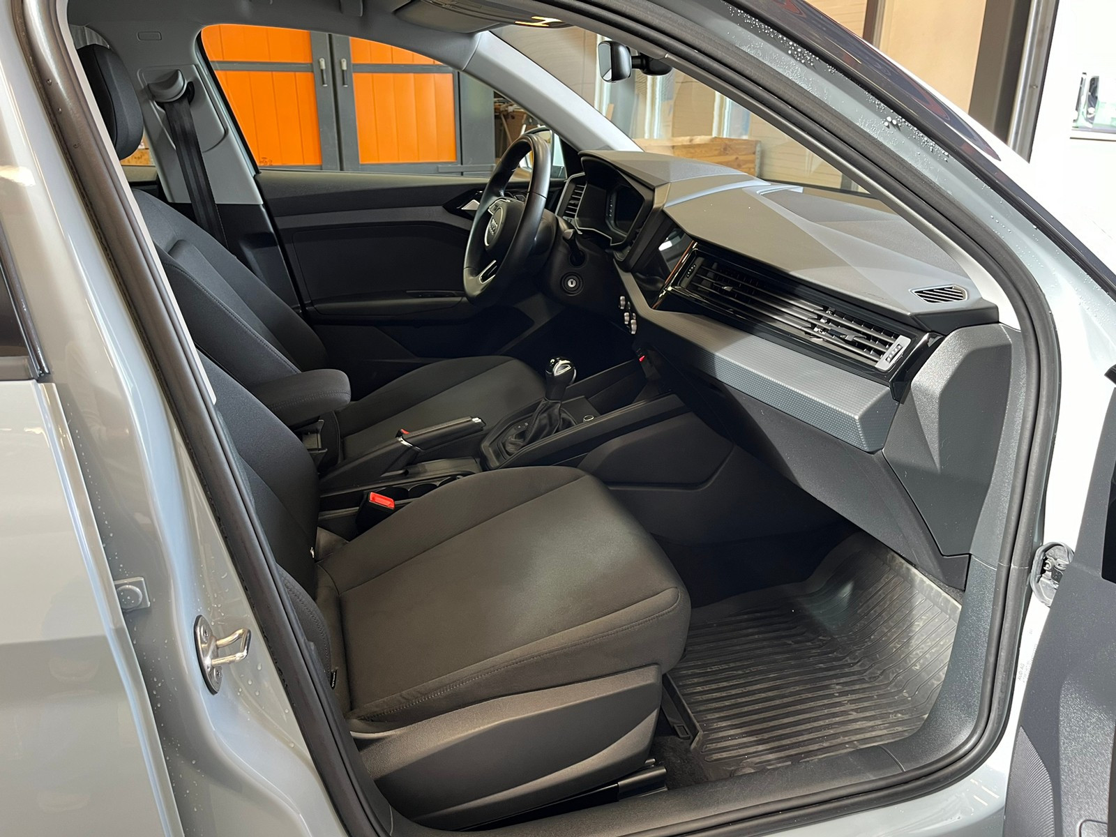 A1 30 TFSI, mi-bras, chaleur miroir, capteur inverse