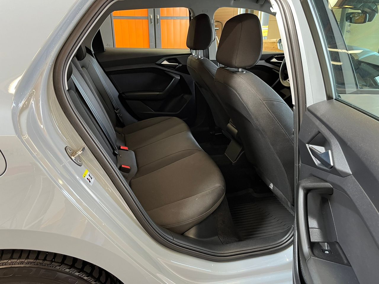 A1 30 TFSI, mi-bras, chaleur miroir, capteur inverse