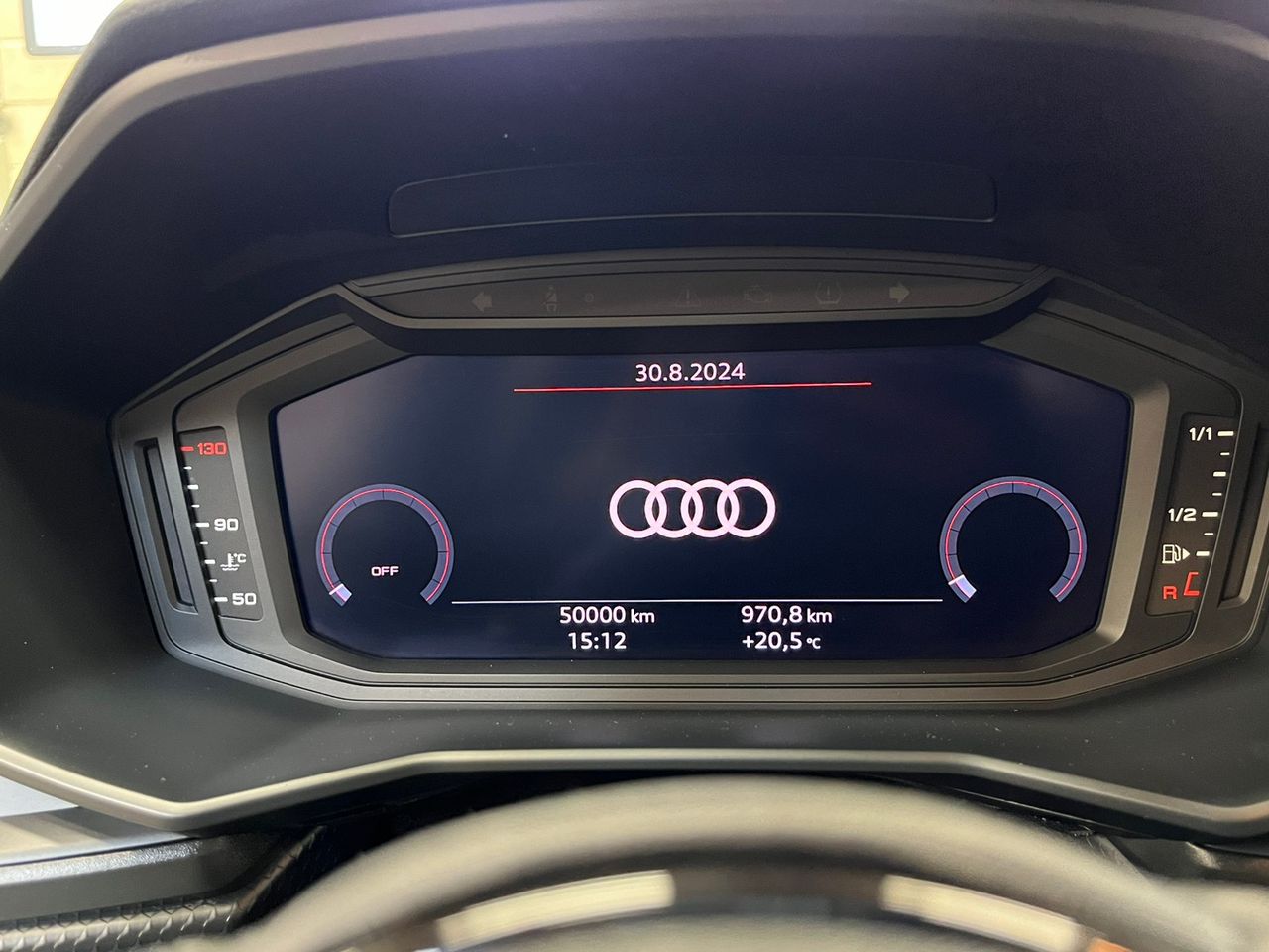 A1 30 TFSI, mi-bras, chaleur miroir, capteur inverse
