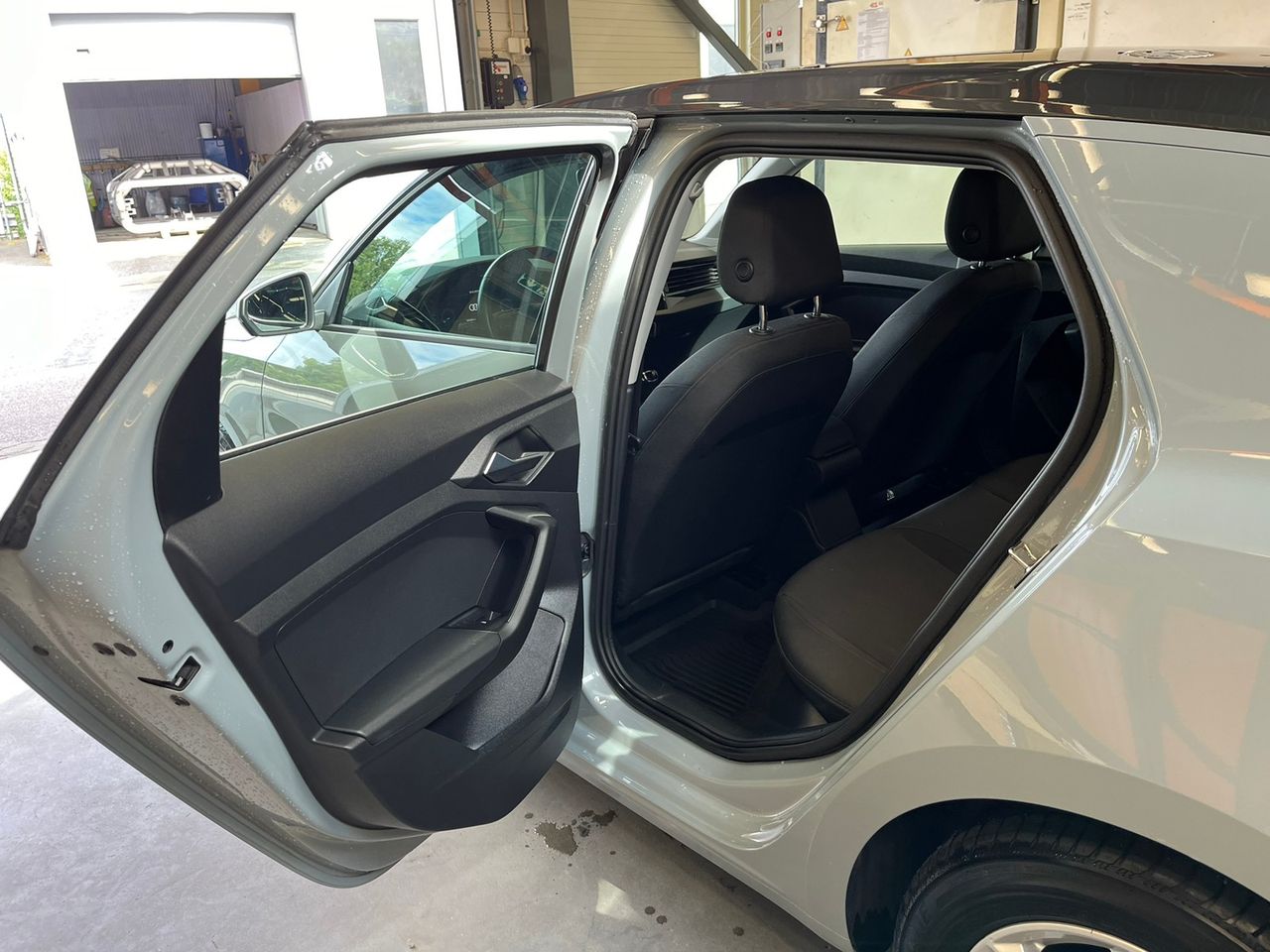 A1 30 TFSI, mi-bras, chaleur miroir, capteur inverse