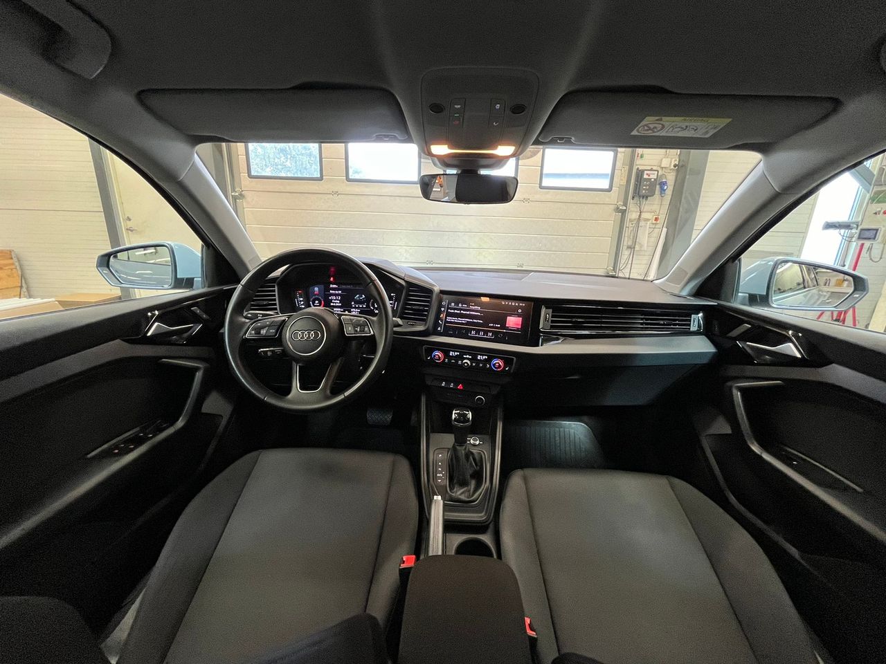 A1 30 TFSI, mi-bras, chaleur miroir, capteur inverse