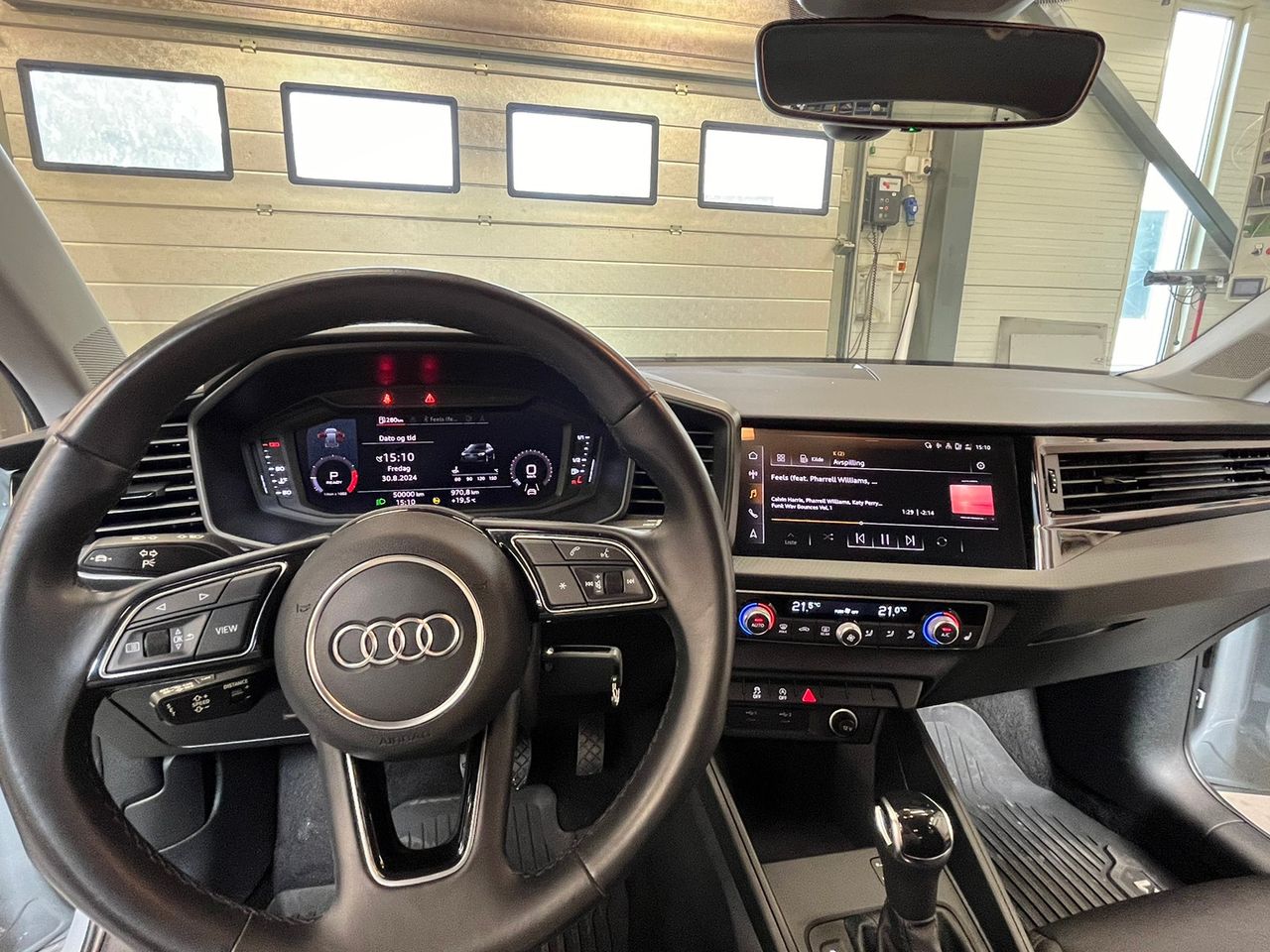 A1 30 TFSI, mi-bras, chaleur miroir, capteur inverse