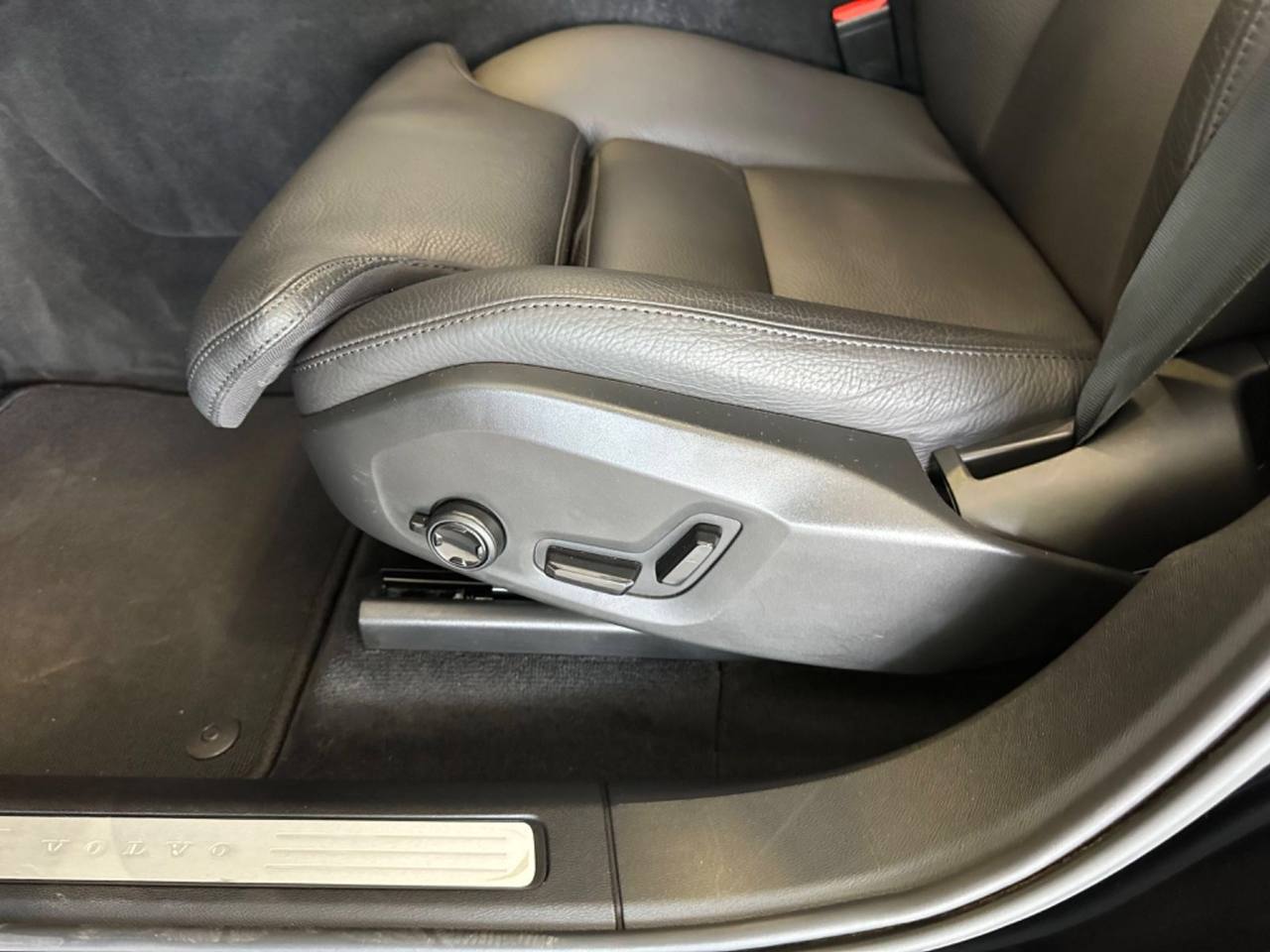 Volvo XC60 Dark Plus