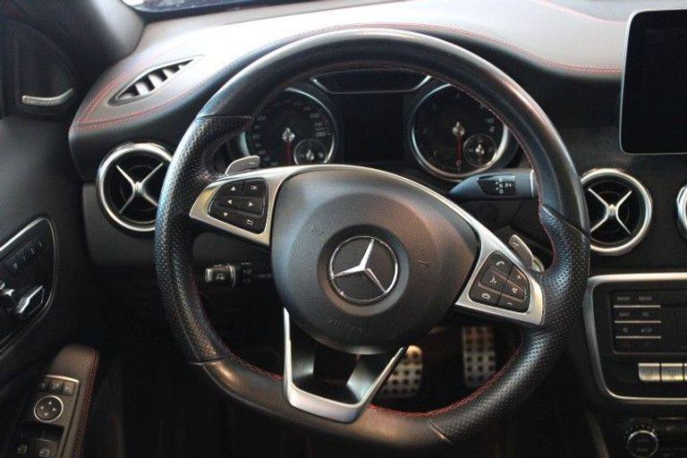 Mercedes-Benz GLA 220 d
