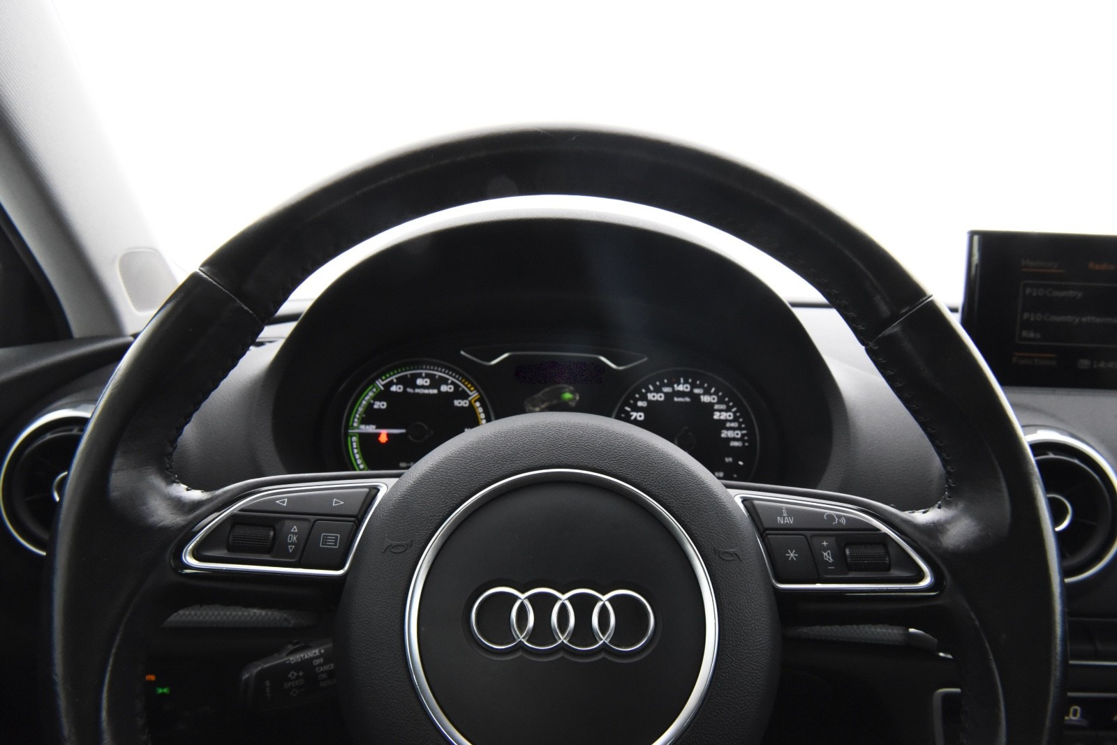 Audi A3 Sportback e-tron ACC/DELSKINN