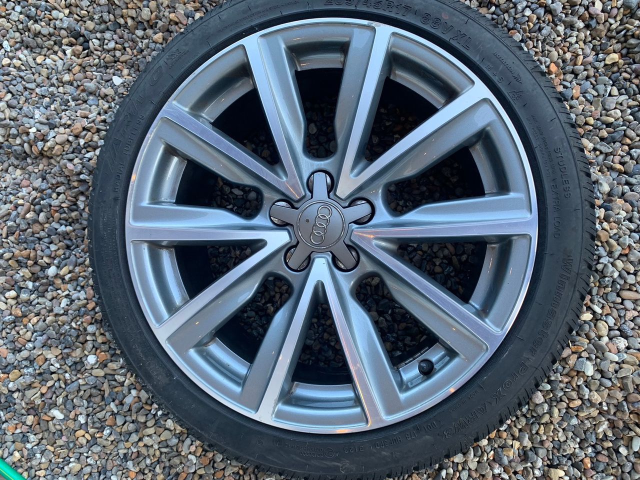 Belle Audi A1 avec la bonne combinaison de couleurs et S-Line!