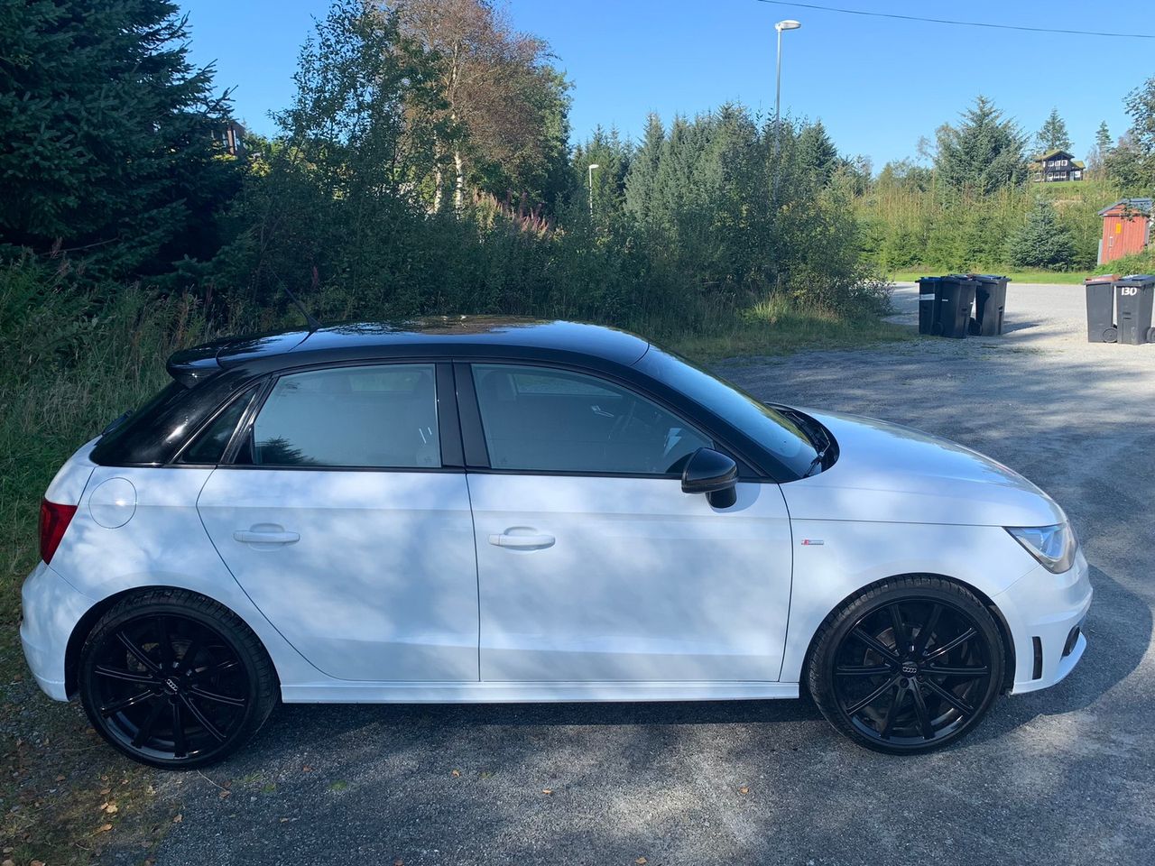 Belle Audi A1 avec la bonne combinaison de couleurs et S-Line!